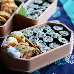 ご飯/お弁当/わたしのごはん 今日のお弁当は
鯖の細巻き寿司です。

…(1枚目)