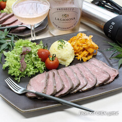 手抜きごはん/簡単料理/食器好きな人と繋がりたい/料理好きな人と繋がりたい/フルールドセル/バーミキュラフライパン/... 最高傑作✨ローストビーフ
こんにちは…