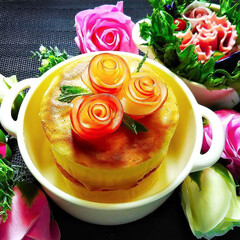 ブーケサラダ/りんごの薔薇/厚切りパンケーキ/令和の一枚/フォロー大歓迎/お弁当/... 厚切りパンケーキ🥞リンゴの薔薇🌹のせ&amp;ブ…(1枚目)