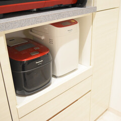 パナソニック ホームベーカリー 1斤タイプ イエロー SD-BH1000-Y | パナソニック(ホームベーカリー)を使ったクチコミ「#カップボード収納

炊飯器とホームベー…」(1枚目)