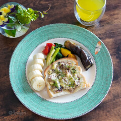 朝食/朝ごぱん/おうちカフェ/おうちモーニング/カフェ風/ワンプレート朝ごはん/... いま話題だという金華鯖の缶詰をかるくほぐ…