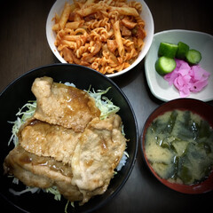 豚丼/おうちご飯/料理/晩ご飯/簡単 今日の晩ご飯　は、
✴︎豚丼　ぶたと…(1枚目)