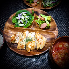 ブロッコリー/ミネストローネ/鶏胸肉/パン粉香草焼き/料理/晩ご飯/... 今日の晩ご飯 は、
✴︎鶏胸肉のパン…