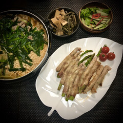 キムチ鍋/アスパラの肉巻き/晩ご飯/料理/おうちごはん 今日の晩ご飯　は、
✴︎アスパラの豚…(1枚目)