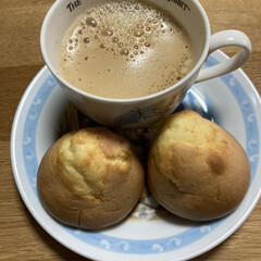 朝食/簡単/甘食パン/カフェオレ 今朝の朝食、面倒だったからカフェ・オ・レ…(1枚目)