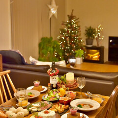 テーブルコーディネート/クリスマスインテリア/アラフォー夫婦/お料理大好き/料理好き/おうちビストロ/... 【コメントお休み中です🙇♀️】
クリ…
