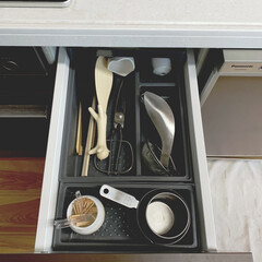レイエ ゆびさきトング LS1505 | レイエ(トング)を使ったクチコミ「キッチンでよく使うツールたち。
引き出し…」(1枚目)