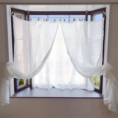 カーテン/DIY/ハンドメイド/100均 出窓にカーテンをつけました。賃貸なので原…(1枚目)