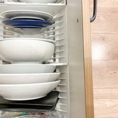 「トトノ引出用ディッシュスタンドL」 皿立て ディッシュラック 食器 収納 整理 シンク下 食器棚 キッチンストッカー リッチェル | Richell（リッチェル）(食器スタンド)を使ったクチコミ「カップボードの収納で、使用してるディッシ…」(1枚目)
