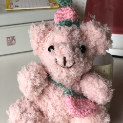 イチゴくまちゃん/編み物/あみぐるみ/雑貨/100均 モコモコ毛糸でイチゴくまちゃん編みました…