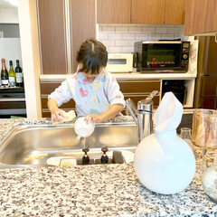 お手伝い/キッチン/子ども/住まい/うちの子自慢 娘(6歳)はじめてのお皿洗いのお手伝い。…(1枚目)