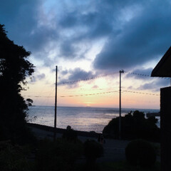 はじめてフォト投稿 夕日が沈む瞬間の海を撮ってみた。(1枚目)
