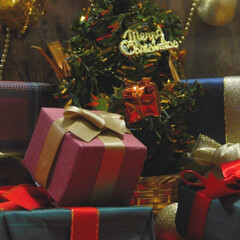 クリスマス2019 ツリーは百均、プレゼントの箱は空き箱に紙…(1枚目)