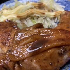 料理酒/鶏がらスープの素/ごま油/べんりで酢/はちみつ/しょうが/... 昨日の夕飯。
骨つきチキンの照り焼き。…