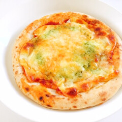 今日のランチ/ピザ/とまとマルゲリータ/カチョカバロ/チーズ/美味しい 今日のランチ。
チーズ屋さんのピザ、
と…(1枚目)