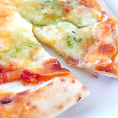 今日のランチ/ピザ/チーズ/カチョカバロ/美味しい 今日のランチ。
ピザをいただきます！
ピ…(1枚目)