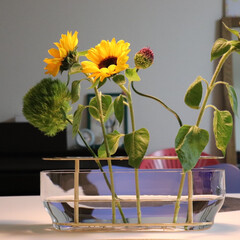 花のある暮らし/花を飾る/花瓶/フラワーベース 毎週ダイニングテーブルに置いているフラワ…(1枚目)