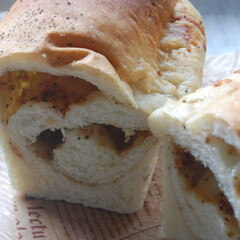 あさごぱん/朝ごはん/ブラックペッパー/食べるオリーブオイル/ホームベーカリー/手作りパン/... 食べるオリーブオイルを使ってパンを作りま…(1枚目)