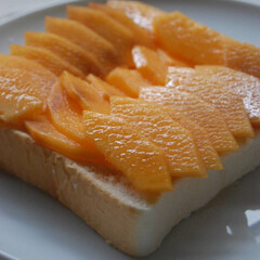 美味しい食パン/食パンアレンジ/クリームチーズ/柿アレンジ/おやつの時間/おうち時間/... 柿とクリームチーズでアレンジトーストを作…(1枚目)