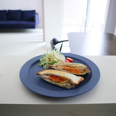 ホットサンドメーカー/オーブントースター/ホットサンド/おうちごはん/暮らし ホットサンドを作りました♡
目玉焼き、ハ…