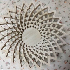 ハンドメイド/ここが好き １枚の板から幾何学模様の木の器を製作。
…(1枚目)