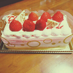 ピンク/シャトレーゼ/ショートケーキ/ひな祭り/結婚記念日/お祝い シャトレーゼのPINKなショートケーキで…(1枚目)
