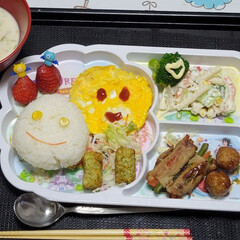 ごはん記録/娘のごはん/顔おにぎり/ケチャップで顔 今日の娘の朝食⁉️お昼ご飯⁉️
⸜❤︎…