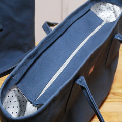 帆布バッグ/トートバッグ/ハンドメイド/モノトーン ６号帆布で作る浅めのトートバッグ。

硬…(3枚目)