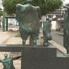 愛称シンボルロード/アジア彫刻の道/1994年/記念/広島アジア大会/アジア11カ国と地域/... 昨日1枚だけ銅像を紹介しましたが、
説明…(4枚目)