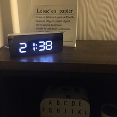 置き時計/寝室/室温計/デジタル時計/目覚まし時計/時計 寝室用に、
暗闇でも見えるデジタル時計を…(1枚目)