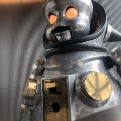 「大阪中之島美術館の外に猫
ロボット、（宇…」(3枚目)
