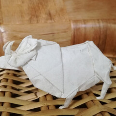 手作り/和紙/折り紙/リアル折り紙/ハンドメイド リアル折り紙第2弾。
今回は羊です。
角…(1枚目)