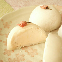 桜/大福/アイスクリーム/春の一枚 桜餡を混ぜこんで作ったアイスクリームを求…(1枚目)