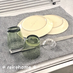 ル・クルーゼ ラウンド・プレート・LC 910140-23 ホワイト | Le Creuset(皿)を使ったクチコミ「朝のキッチン。

水切りかごを使わない生…」(1枚目)