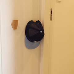 帽子収納/フック収納/フック/IKEA/玄関あるある/お片付け/... IKEAで見つけた木製のフック。
帽子か…(2枚目)