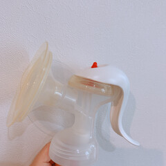 Q-jing 搾乳器 手動二合一シリカゲル集乳器を含みます(デスクライト)を使ったクチコミ「おすすめベビー用品🤱
母乳の出が悪い時や…」(1枚目)