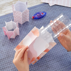 tesa/リユース/リサイクル/フラワーベース/花瓶/ペットボトル/... キレイな包装紙にひと手間加えるだけで、ペ…(5枚目)