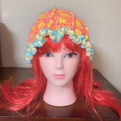 knitcap/ニット帽/psychedelic/一点もの/個性的/編み物/... フリフリが可愛いニット帽です。後ろにはカ…(1枚目)