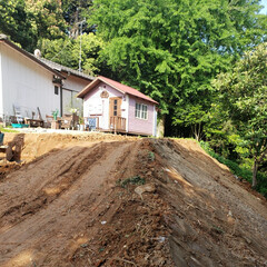 庭/庭づくり/DIY/レトロ/カフェ風/アンティーク/... やっと土砂を入れてカフェ小屋横の道が出来…(1枚目)