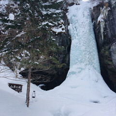 旅行/冬 北海道の遠軽町にある山彦の滝！
真冬は氷…(1枚目)