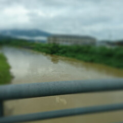 「雨続きで河川も小川も大荒れです。
   …」(1枚目)