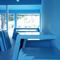青/カフェ/店舗/テーブル/かわいい/未来的/... 青を基調とした店舗空間です(1枚目)