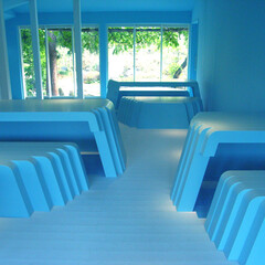 青/カフェ/店舗/テーブル/かわいい/未来的/... 青を基調とした店舗空間です(1枚目)