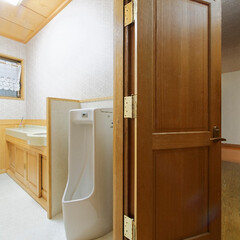 トイレリフォーム/トイレのドア/建具/扉/狭い廊下 トイレのドアを工夫して、狭い廊下を通りや…(1枚目)