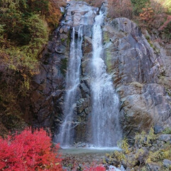 旅 不動の滝 長野県にあります。バスから下り…(1枚目)