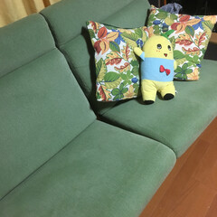 インテリア/家具/住まい/ハンドメイド/ソファー/クッション/... 我が家の緑のソファーと、ソファーに合わせ…(1枚目)