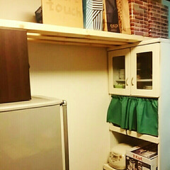 キッチン/お片付け/2×4材 冷蔵庫にboxを足して食器棚と同じ高さに…(1枚目)