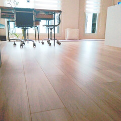 住まい/部屋/床/おうちの美化委員/片づけ/片付け/... 床に物を置かない方が運が良くなると信じて…