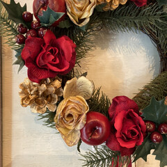 クリスマス2019/リミアの冬暮らし/雑貨/暮らし/クリスマス/リース/... 鮮やかな赤い薔薇とリンゴのクリスマスリー…(1枚目)