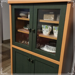 LOUIS PITAUD の食器/お皿/マグカップ/グリーン/家具 吾輩は小さな食器棚である。我が家には緑の…(1枚目)